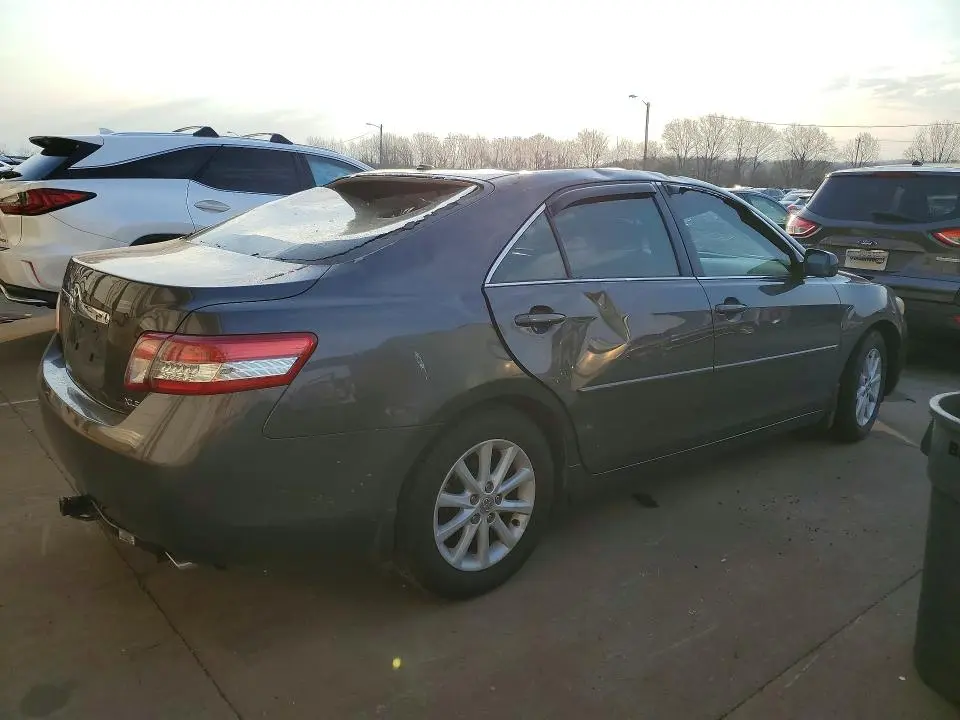 2011 TOYOTA CAMRY XLE  