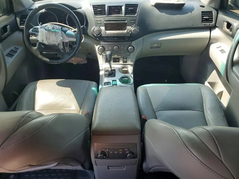 2011 TOYOTA HIGHLANDER SE  