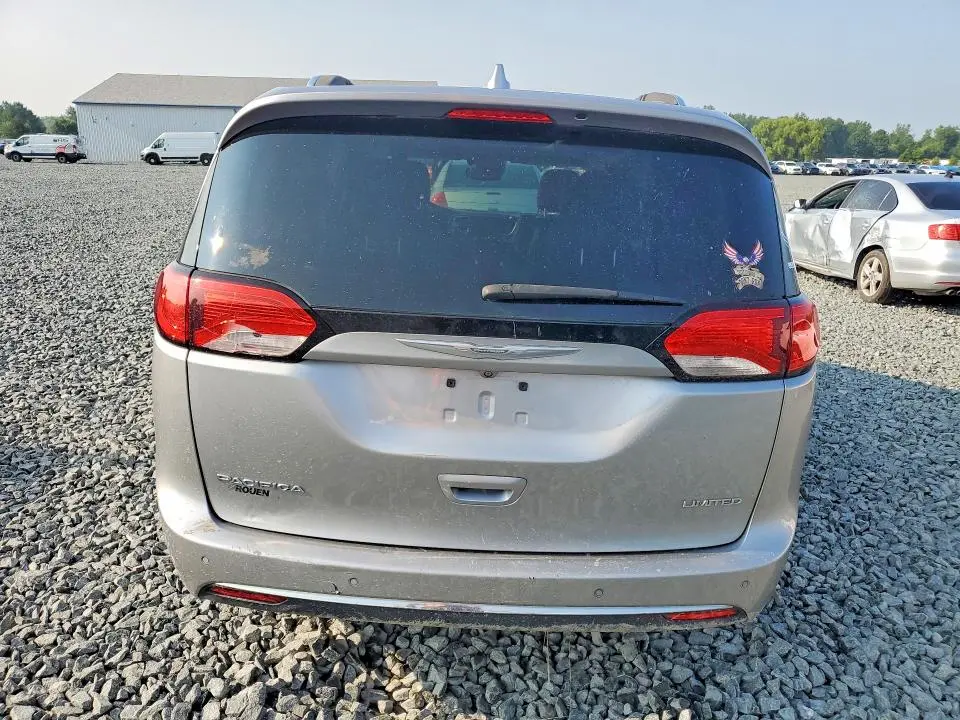 2017 CHRYSLER PACIFICA LIMITED  
