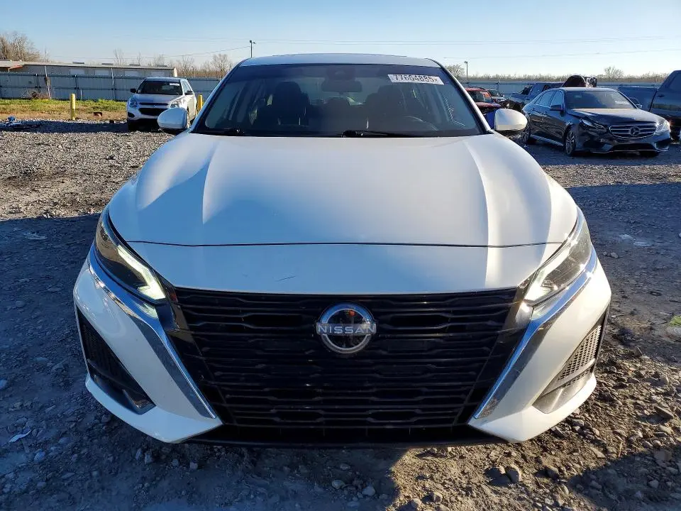 2023 NISSAN ALTIMA SV  