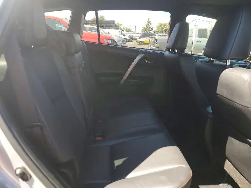 2018 TOYOTA RAV4 HV SE  
