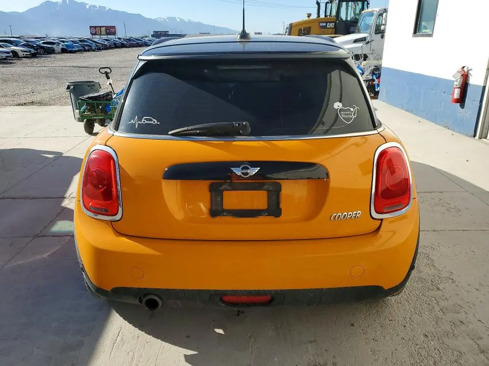2017 MINI COOPER   