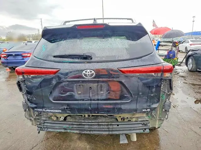 2021 TOYOTA HIGHLANDER XLE  