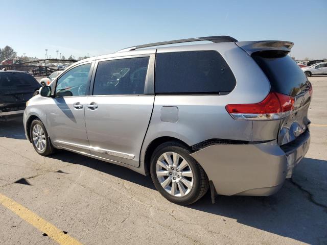 2013 TOYOTA SIENNA XLE