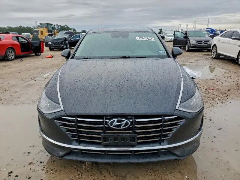 2022 HYUNDAI SONATA SE  