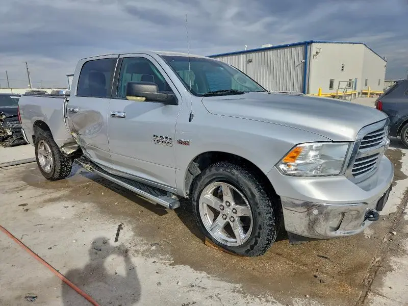 2015 RAM 1500 SLT  