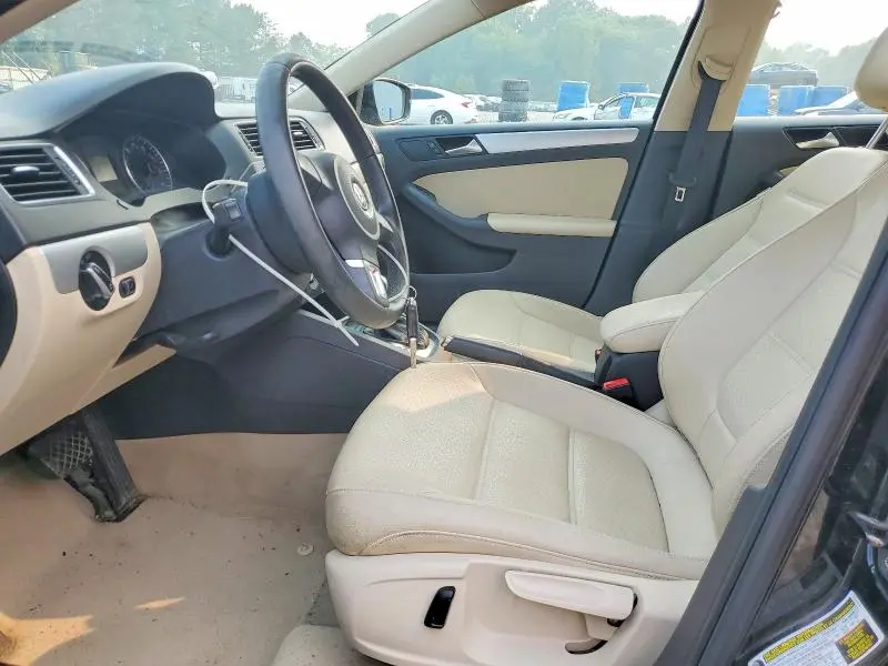 2013 VOLKSWAGEN JETTA SE  