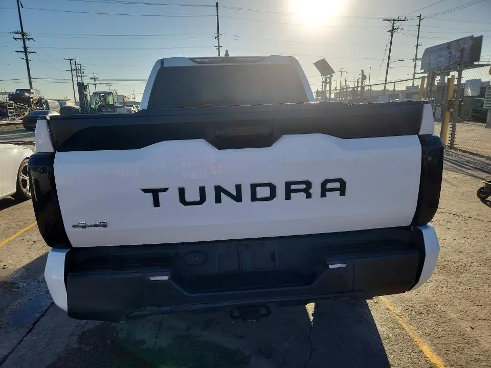 2024 TOYOTA TUNDRA SR5  