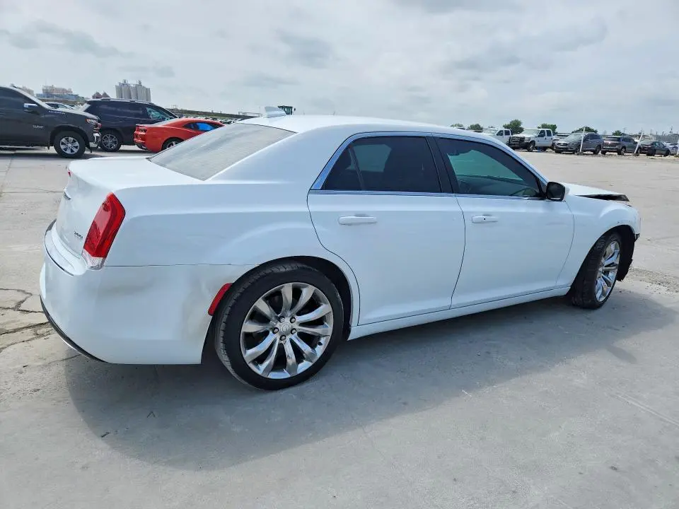 2016 CHRYSLER 300 LIMITED  