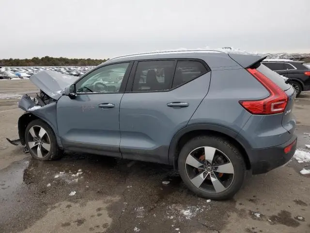 2020 VOLVO XC40 T5 MOMENTUM  