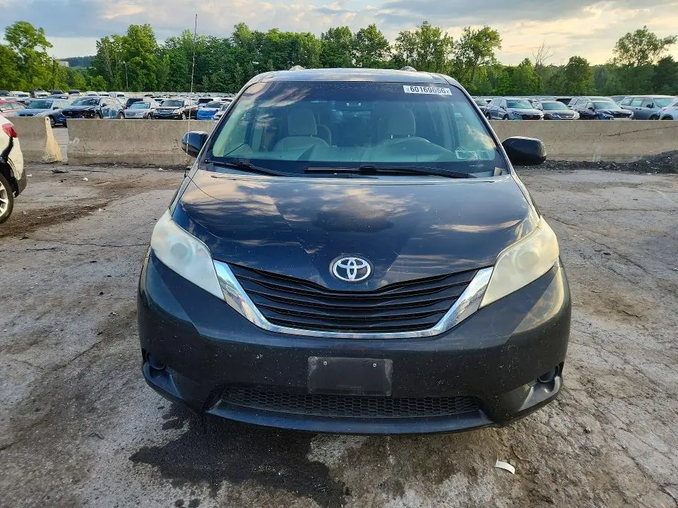 2011 TOYOTA SIENNA LE  
