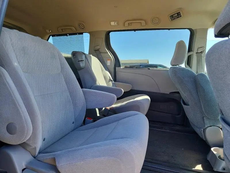 2017 TOYOTA SIENNA LE 8-PASSENGER  