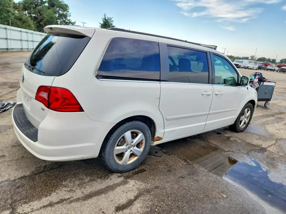 2011 VOLKSWAGEN ROUTAN SE  