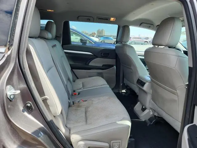 2016 TOYOTA HIGHLANDER LE  