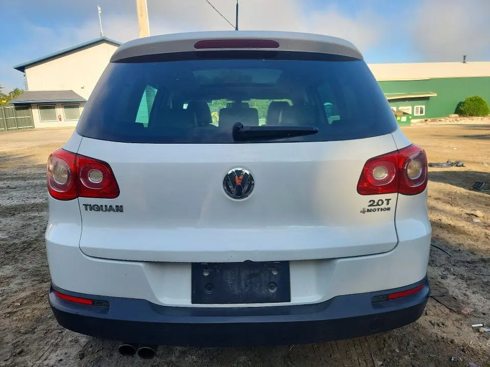 2011 VOLKSWAGEN TIGUAN S  