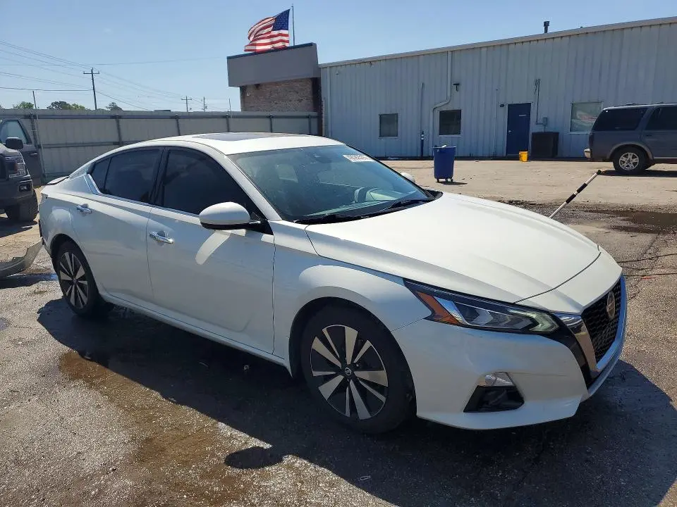 2022 NISSAN ALTIMA SL  