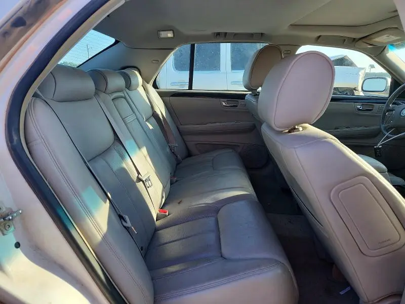 2010 CADILLAC DTS LUXURY COLLECTION  