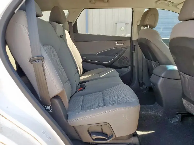 2017 HYUNDAI SANTA FE SE  