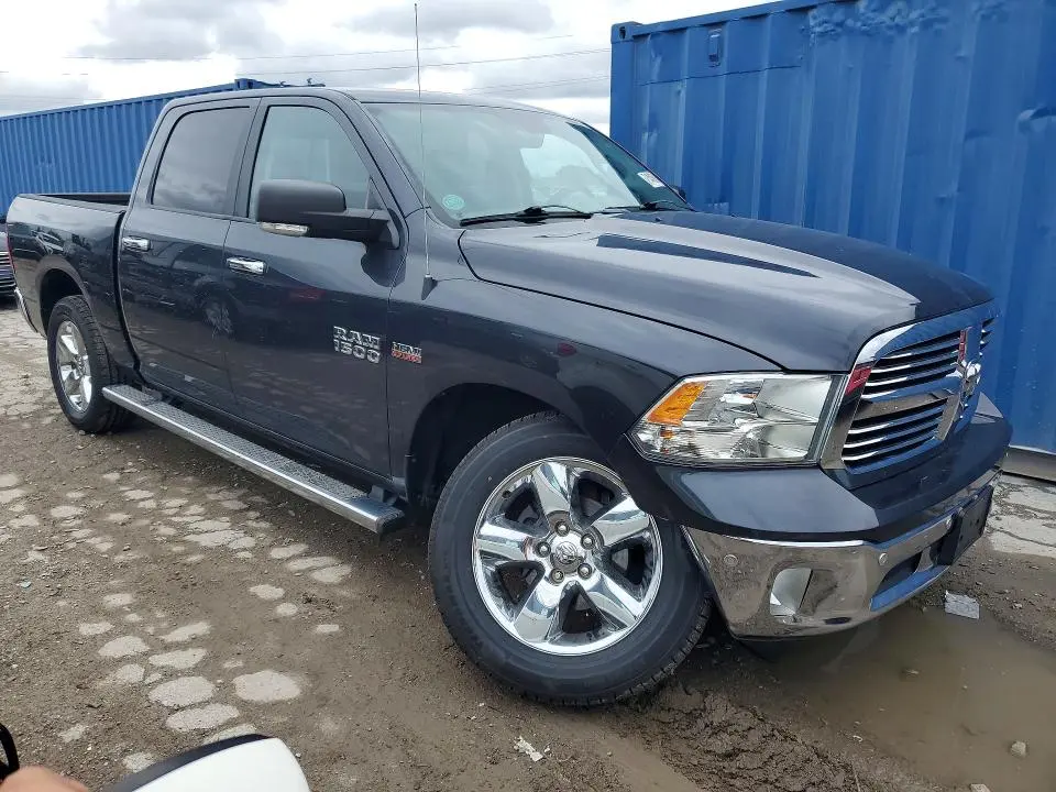 2015 RAM 1500 SLT  