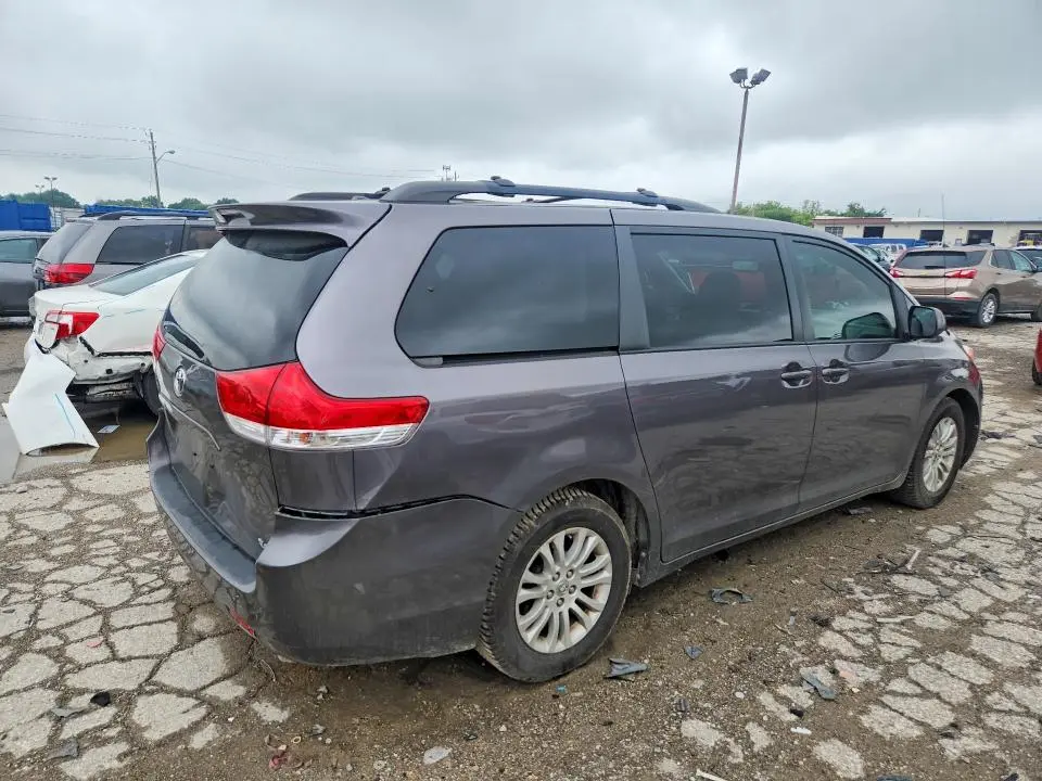 2013 TOYOTA SIENNA XLE 8-PASSENGER  