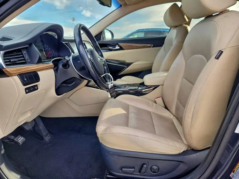 2017 KIA CADENZA PREMIUM  