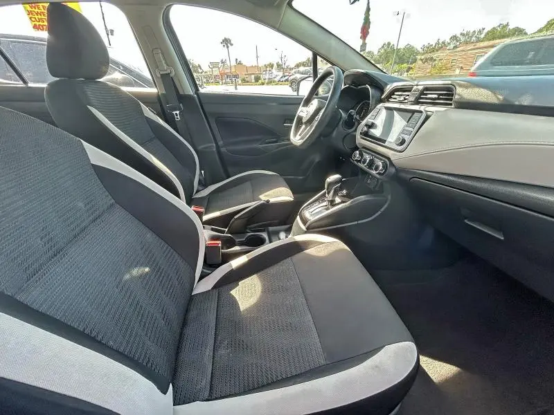 2021 NISSAN VERSA SV  