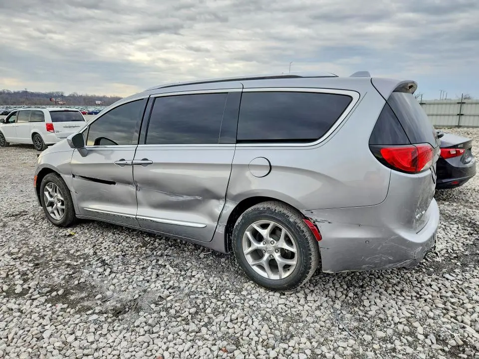 2017 CHRYSLER PACIFICA LIMITED  