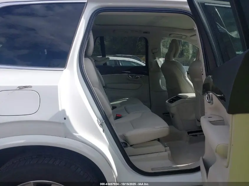 2016 VOLVO XC90 T6 MOMENTUM