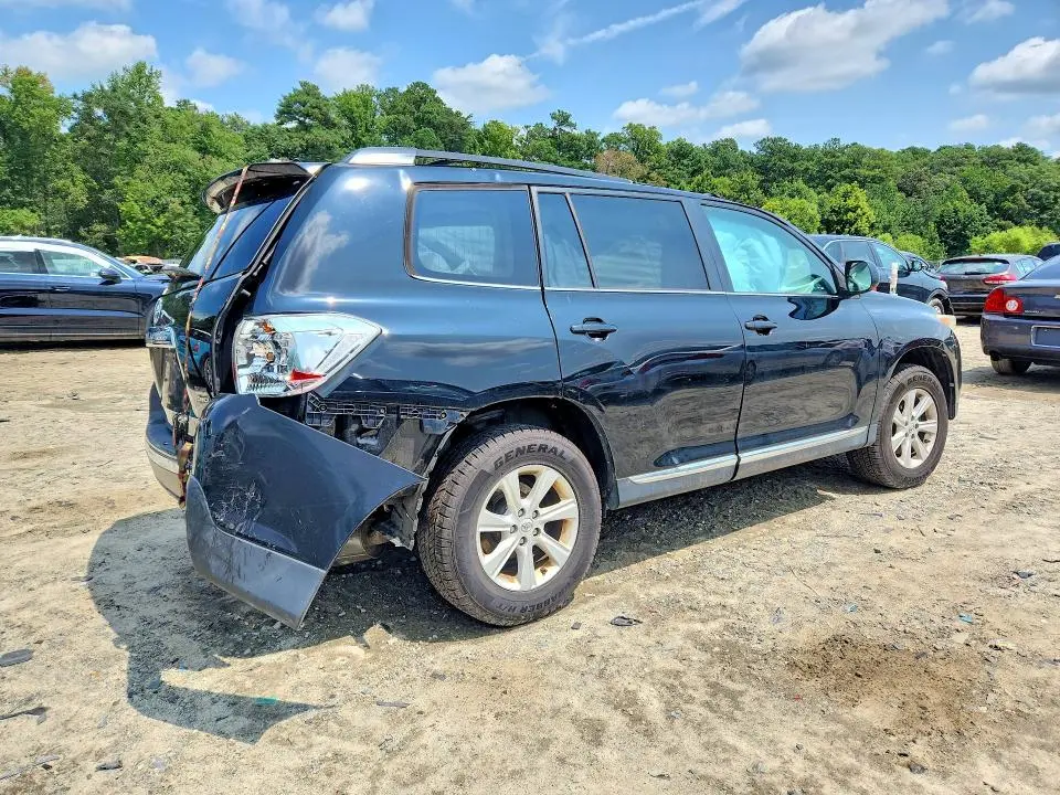 2012 TOYOTA HIGHLANDER SE  