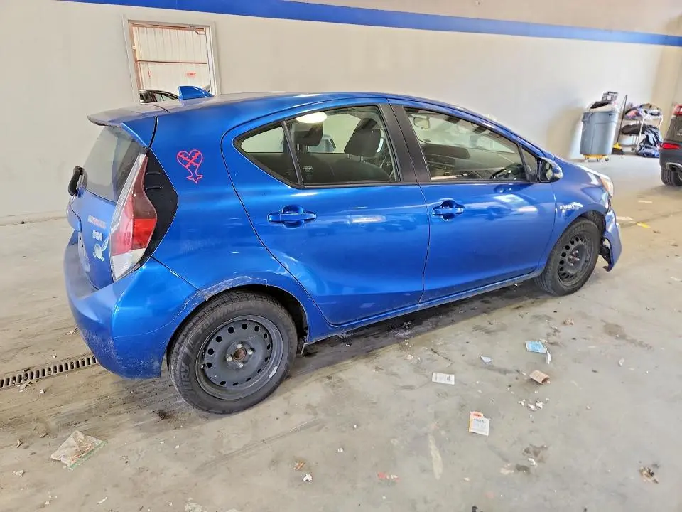 2016 TOYOTA PRIUS C THREE  