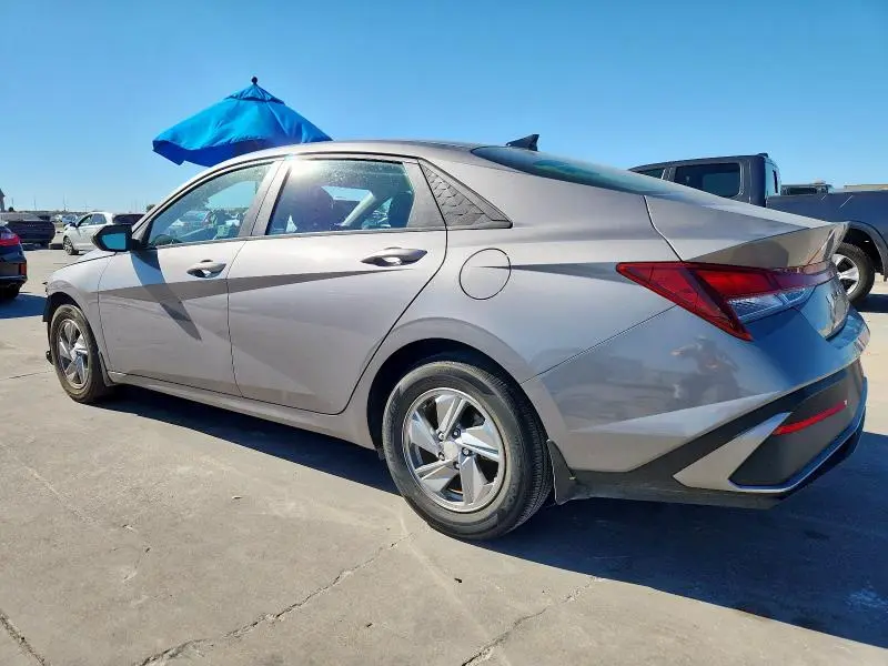 2024 HYUNDAI ELANTRA SE  