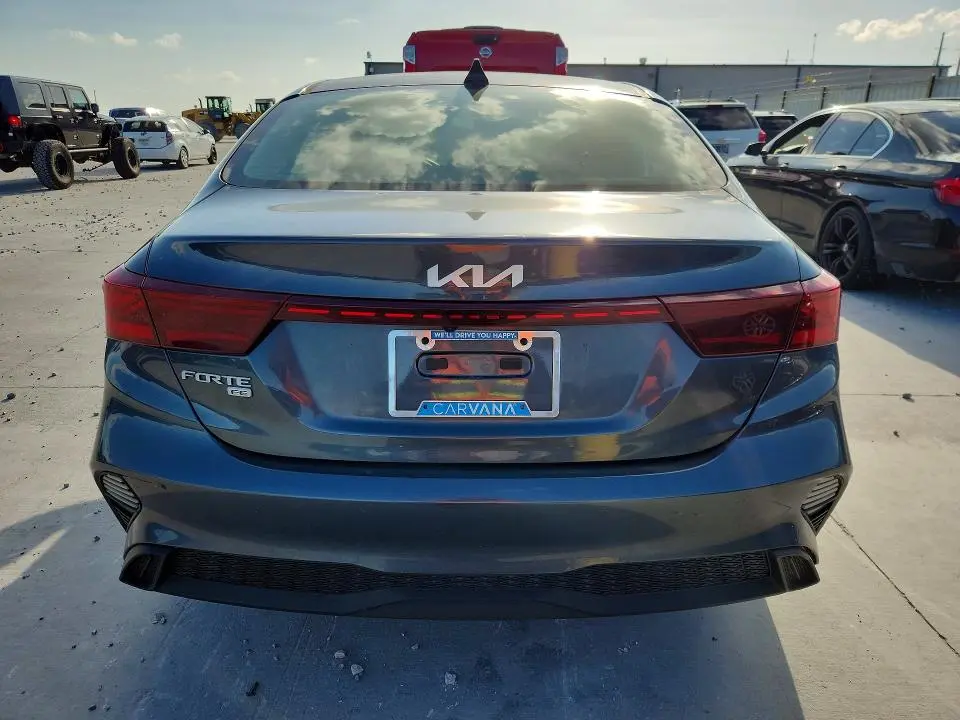 2022 KIA FORTE FE  