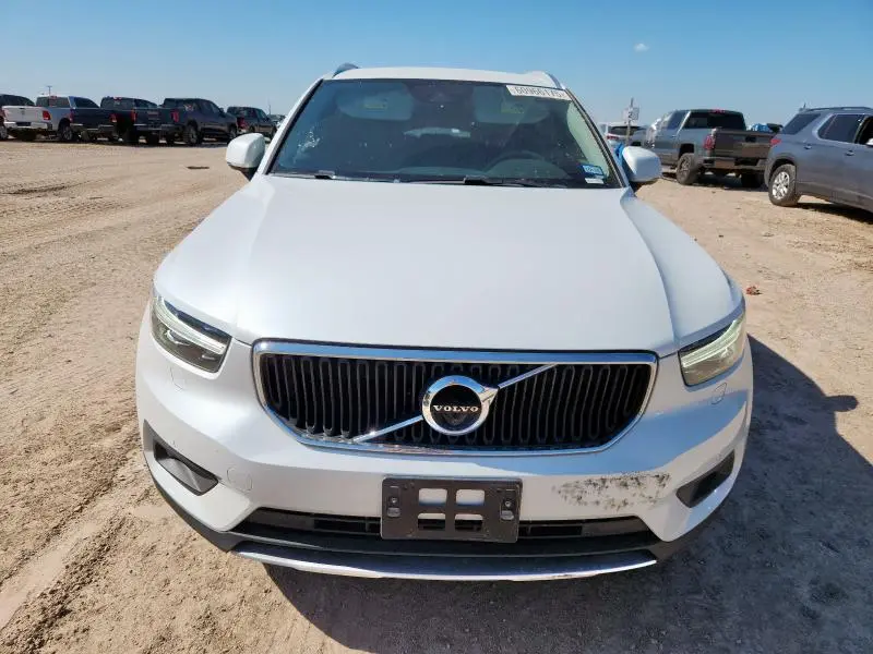 2021 VOLVO XC40 T5 MOMENTUM  
