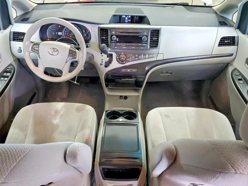 2014 TOYOTA SIENNA LE  
