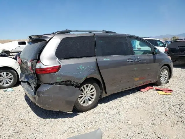 2016 TOYOTA SIENNA XLE  