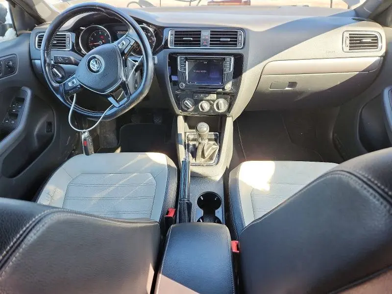 2016 VOLKSWAGEN JETTA SPORT  