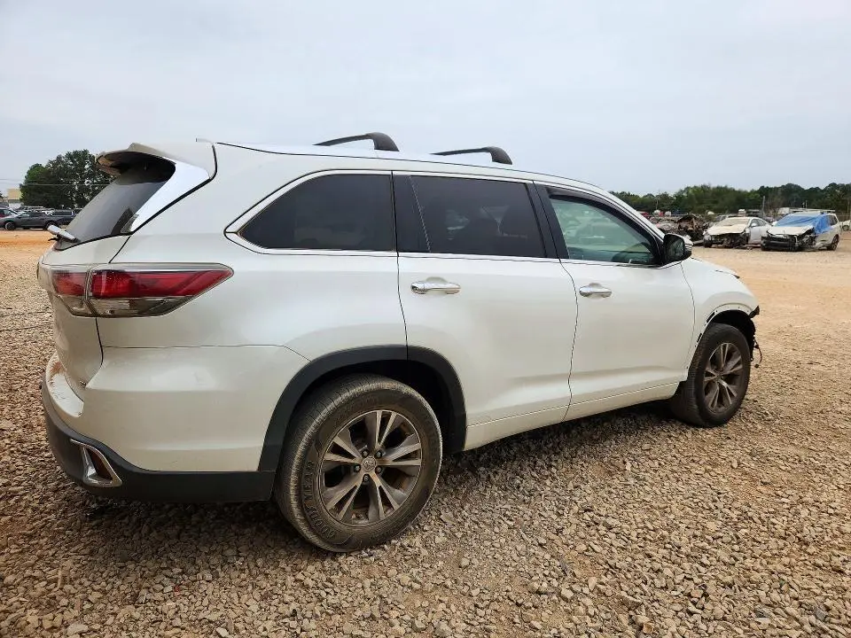 2015 TOYOTA HIGHLANDER XLE  