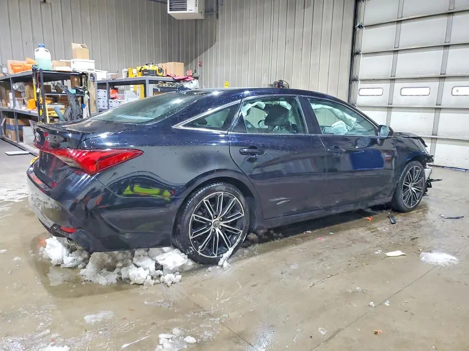 2019 TOYOTA AVALON XSE  