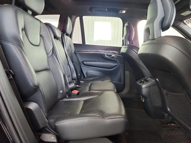 2017 VOLVO XC90 T6  