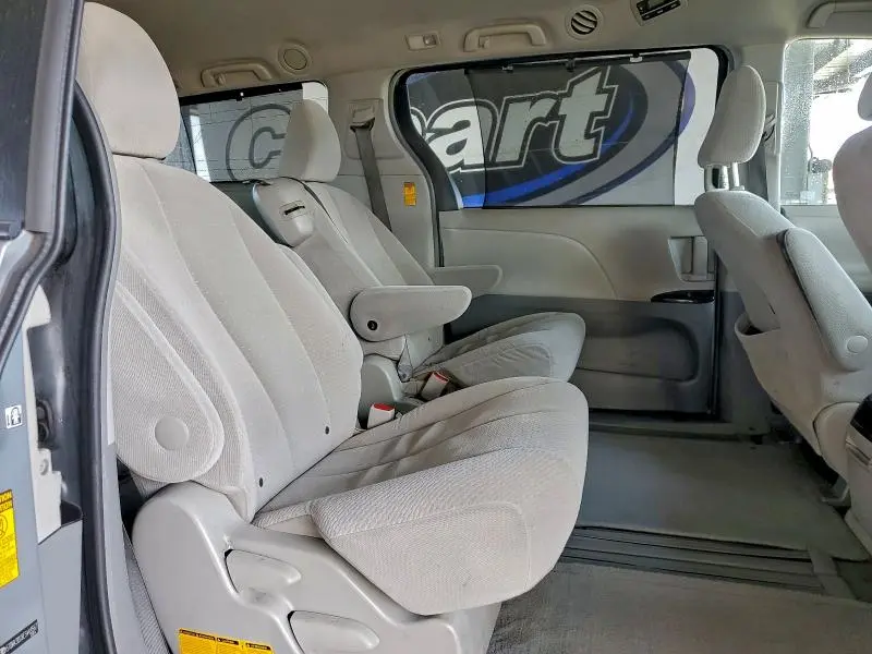 2014 TOYOTA SIENNA LE  