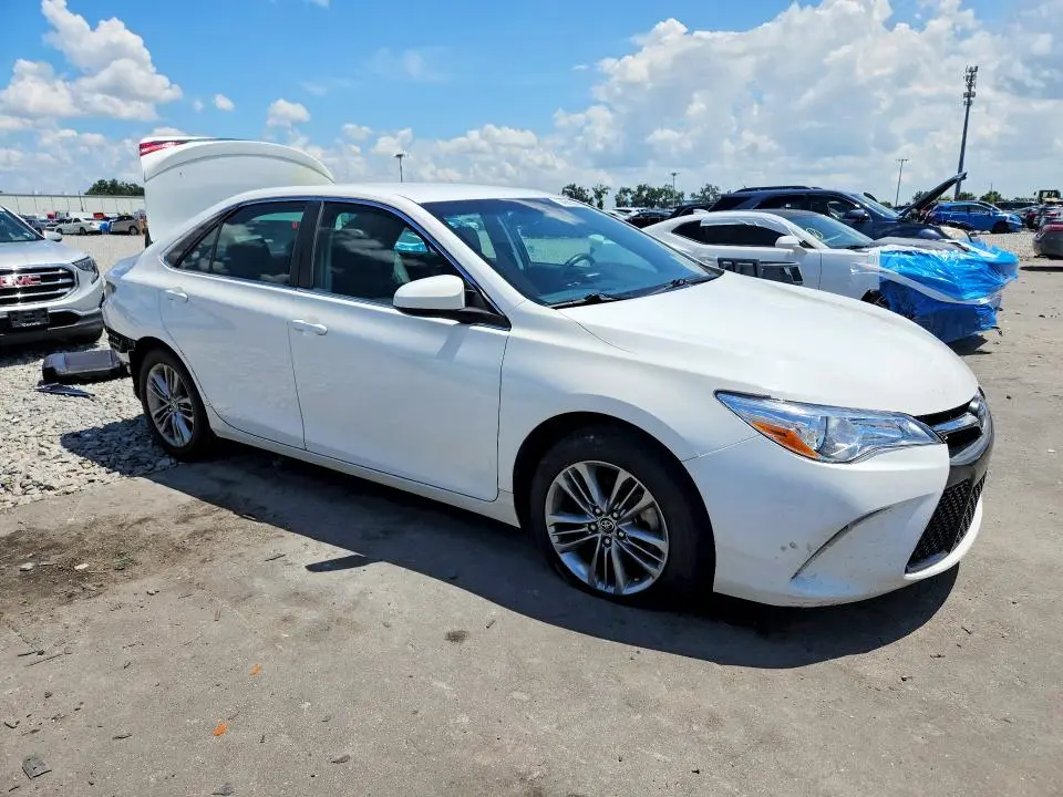 2015 TOYOTA CAMRY SE  
