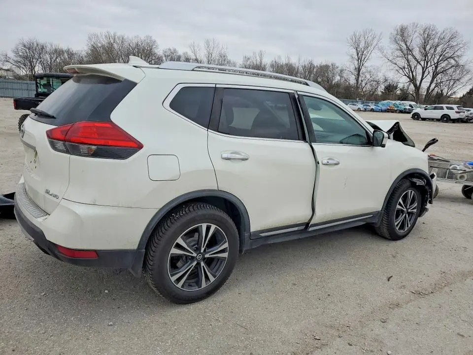 2017 NISSAN ROGUE SL  