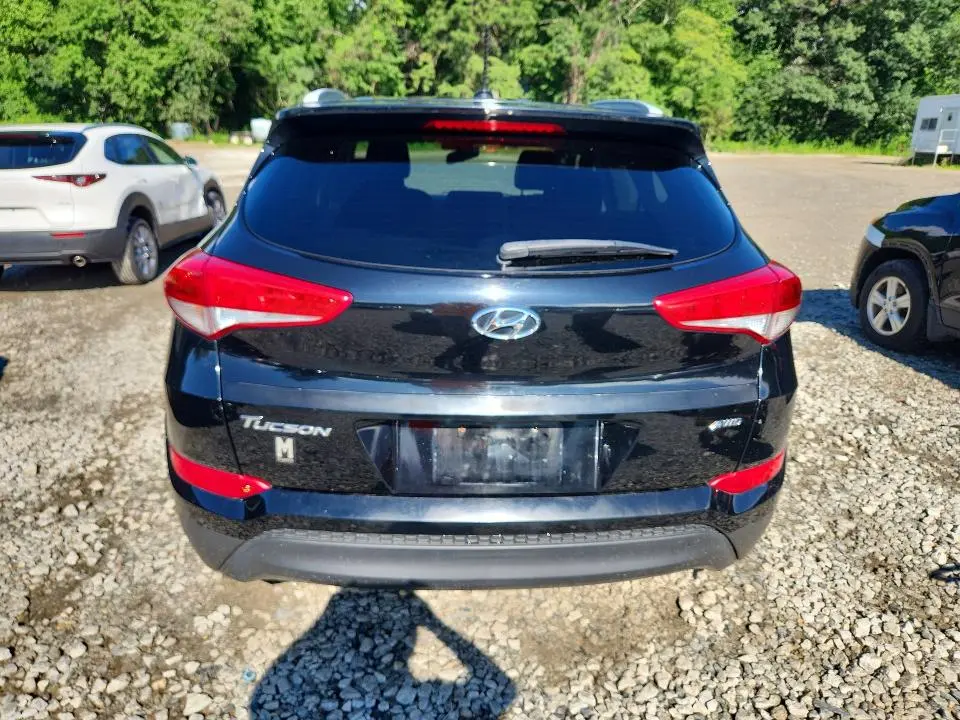 2016 HYUNDAI TUCSON SE  