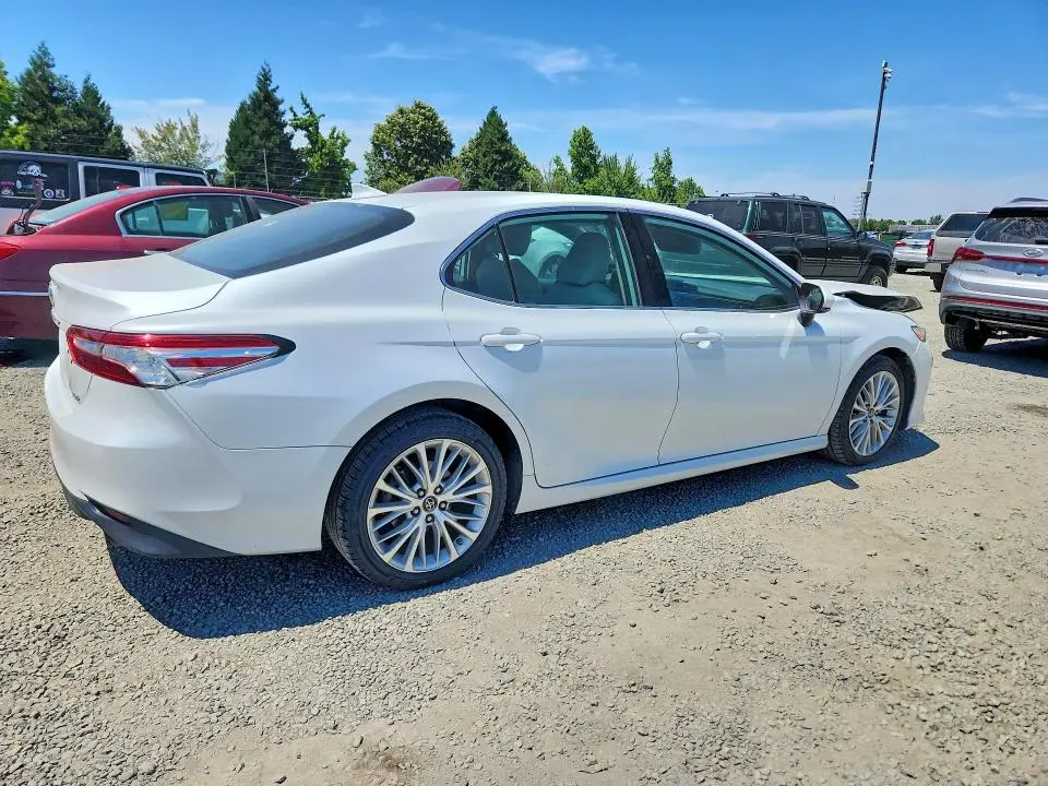 2019 TOYOTA CAMRY XLE  
