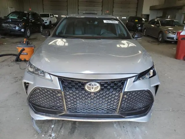 2019 TOYOTA AVALON XLE  