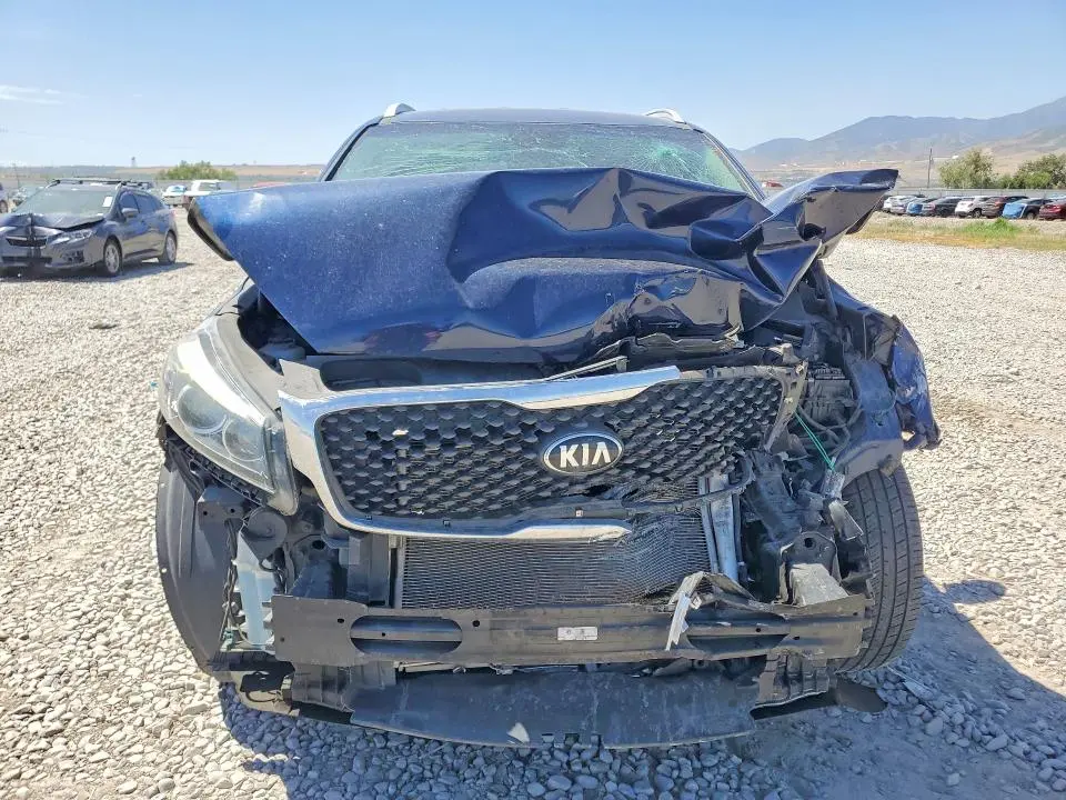 2017 KIA SORENTO LX  