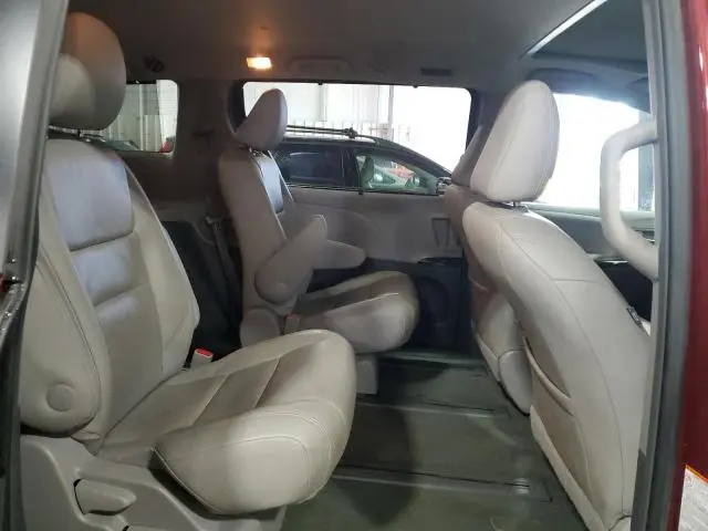 2017 TOYOTA SIENNA XLE  
