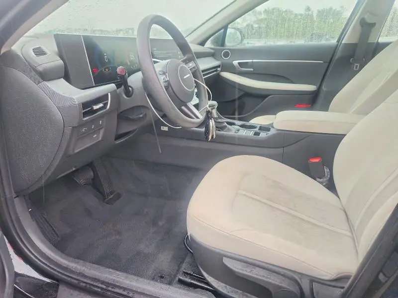 2025 HYUNDAI SONATA SE  