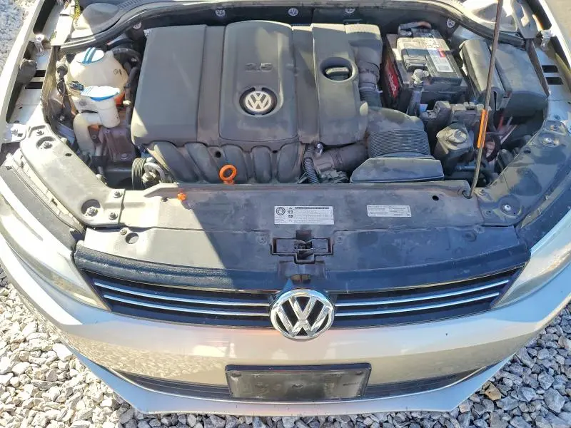 2013 VOLKSWAGEN JETTA SE  