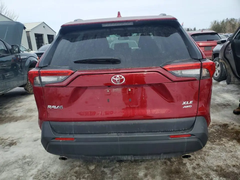2022 TOYOTA RAV4 XLE  